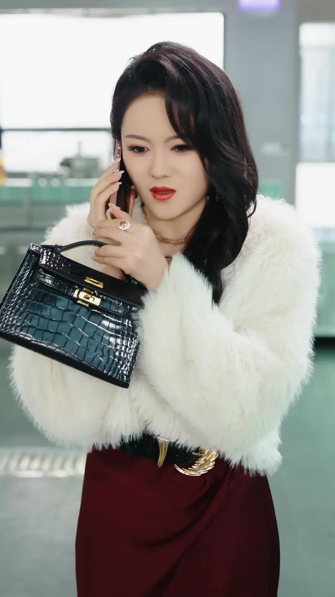 Episode 8 - She's the Billionaire's Mom!